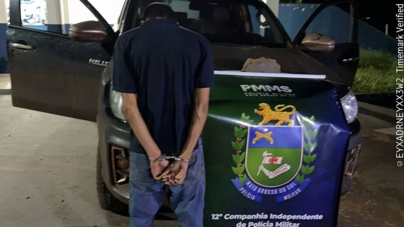 Motorista é preso com carro adulterado após tentar fugir da PM em Rio Negro