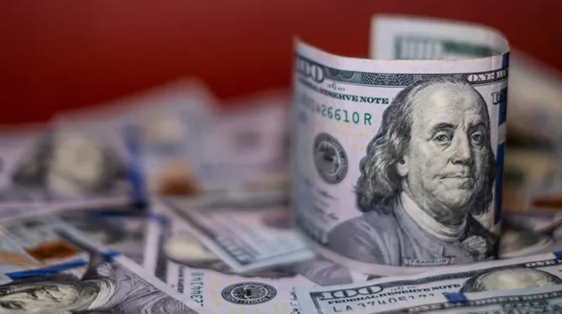 Dólar sobe e fecha a R$ 5,25 em meio a tensões no Oriente Médio