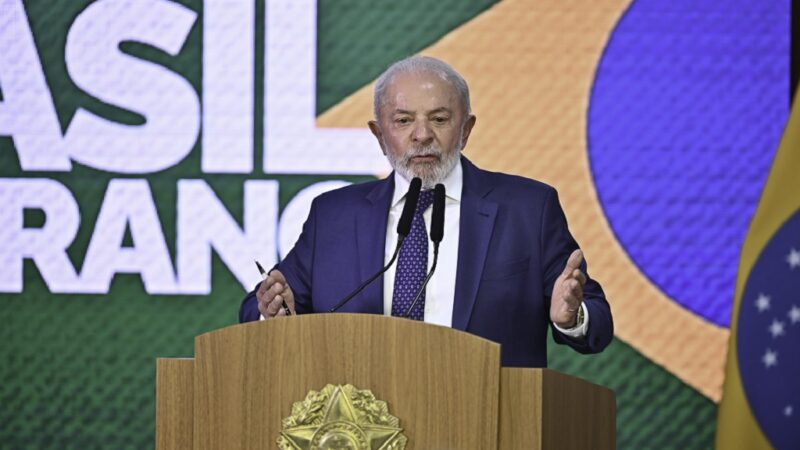 Luiz Inácio Lula da Silva libera R$ 15 bilhões em crédito para empresas afetadas por cenário internacional