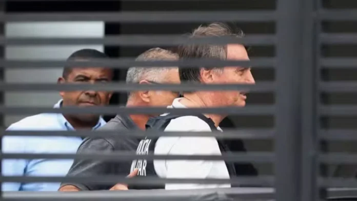 Bolsonaro deixa hospital e passa a cumprir prisão domiciliar com regras rígidas