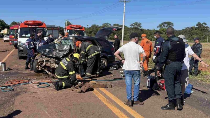 Colisão na MS-080 mobiliza resgate e deixa ferido preso em veículo