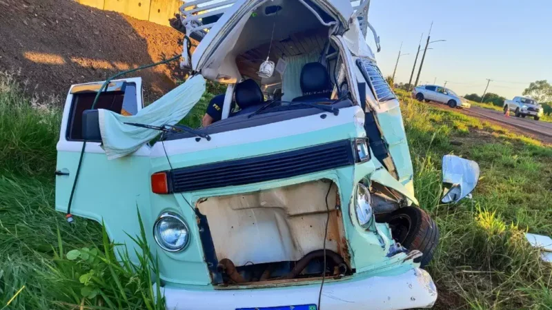 Colisão entre Kombi e carreta deixa casal morto na BR-163 em MS