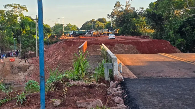 Ponte provisória começa a ser montada após interdição da MS-080 em Rio Negro