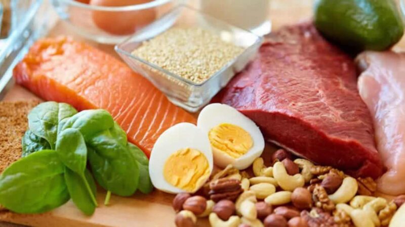 Proteína em excesso pode atrapalhar saúde e até o emagrecimento, alerta especialista