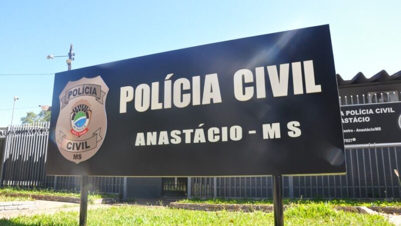 Filha é presa como suspeita de mandar matar os pais em Anastácio; crime envolve três mortes