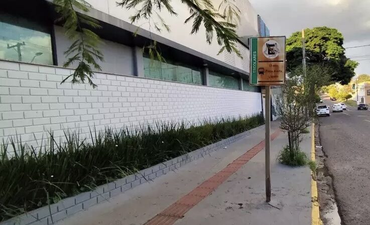 Adolescente é ferido com faca na saída de escola e suspeito é preso em Campo Grande