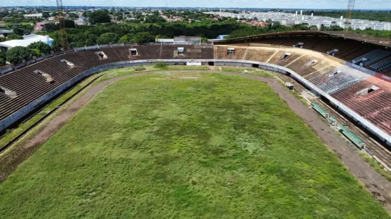Com apoio da CBF, novo gramado garante uso do Morenão por 8 anos