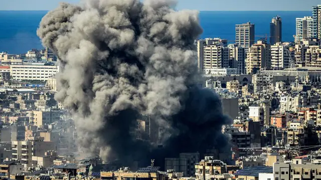 Guerra no Oriente Médio se intensifica com ataques, buscas por piloto e novos alvos atingidos