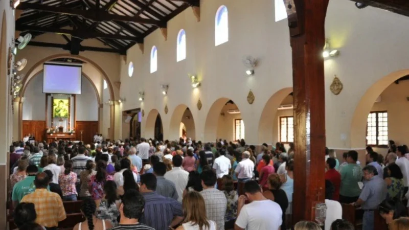 Páscoa reúne fiéis com vigília e missas em Campo Grande