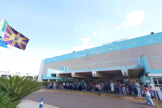 Enfermagem paralisa parcialmente atividades na Santa Casa por atraso de salários