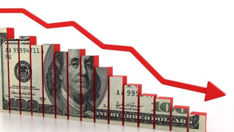 Dólar cai ao menor nível em dois anos com alívio externo e entrada de capital no Brasil