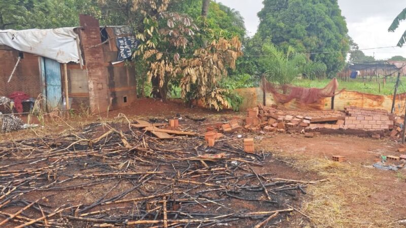 Famílias denunciam despejo sem aviso e casas derrubadas sob chuva em Campo Grande