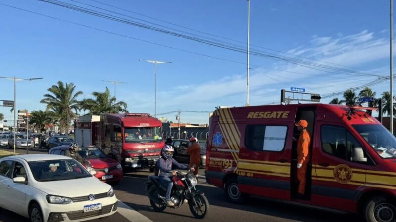 Acidente entre motos causa lentidão na Avenida Duque de Caxias em Campo Grande