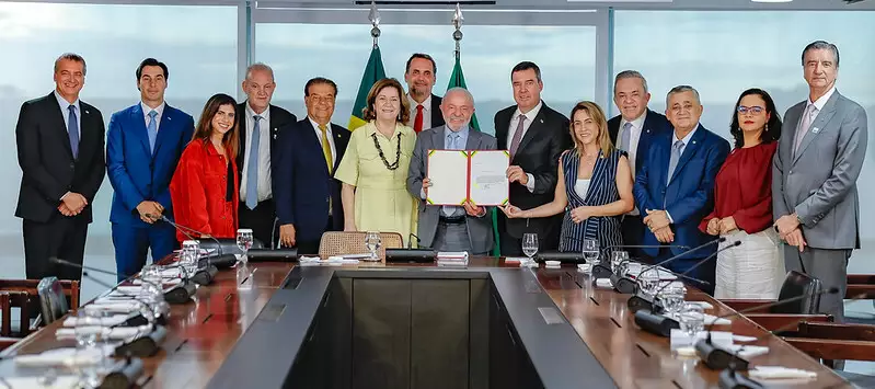 Contrato assinado por Lula viabiliza investimento bilionário em rodovias de MS