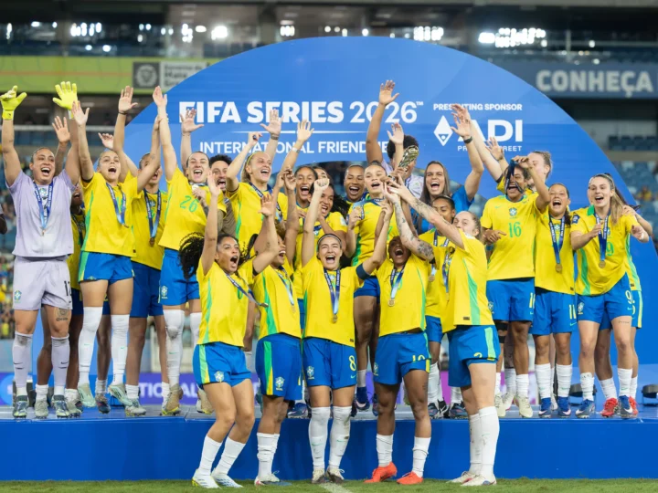 Brasil vence Canadá e levanta troféu do FIFA Series com campanha perfeita