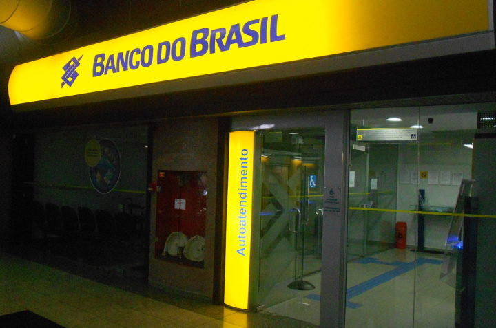 Homem morre após invadir agência bancária e ser contido por seguranças em Campo Grande