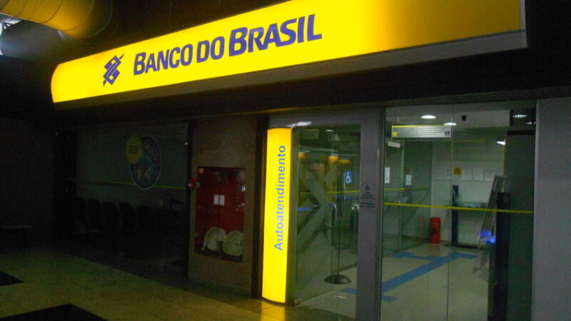 Homem morre após invadir agência bancária e ser contido por seguranças em Campo Grande