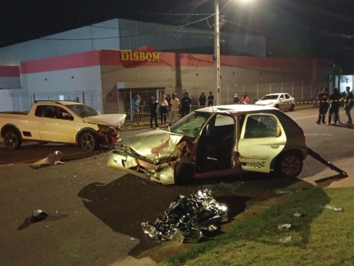 Motorista morre após colisão frontal e suspeito foge sem prestar socorro em Campo Grande