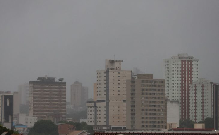 Tempestades e queda de temperatura marcam início de semana em MS