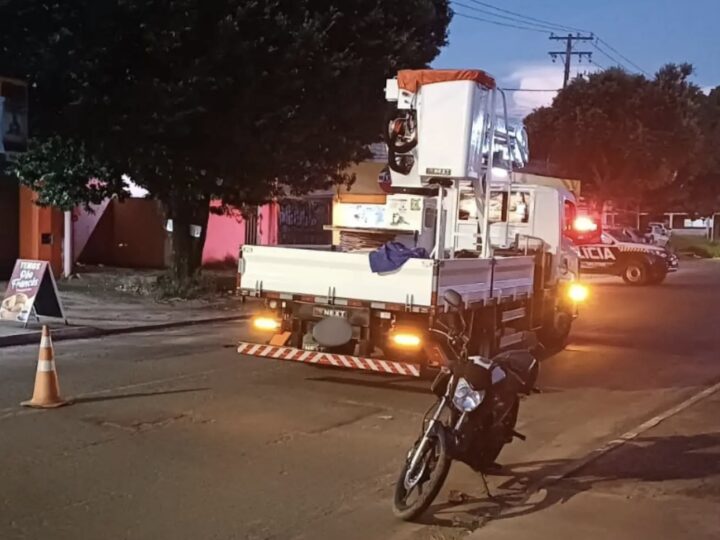 Motociclista fica em estado grave após acidente com caminhão em Campo Grande