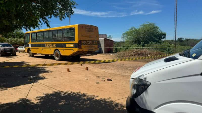 Tragédia em aldeia: menino de 7 anos morre atropelado por ônibus escolar