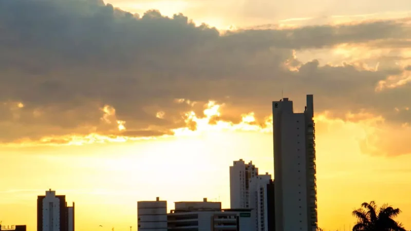 Feriado com sol e calor predomina em MS, mas tempo seco exige atenção