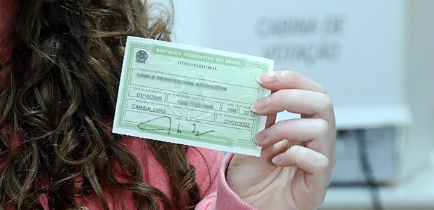 Cadastro eleitoral é encerrado e eleitores irregulares podem sofrer restrições