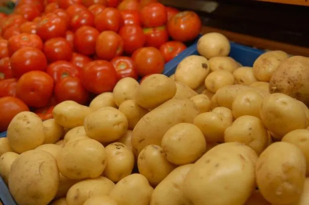 Alta da batata e do tomate encarece cesta básica em Campo Grande