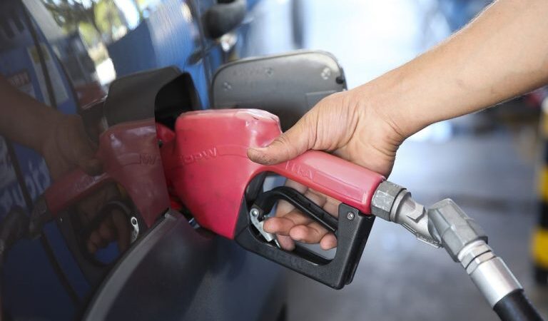 Governo cria subsídio temporário para reduzir preço da gasolina e diesel