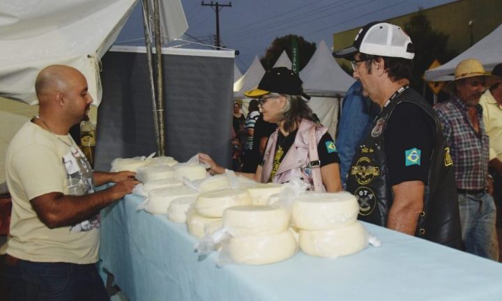 Festa do Queijo em Rochedinho acontece neste fim de semana com gastronomia e shows