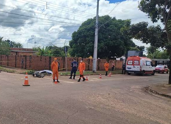 Motociclista morre em grave acidente com caminhonete no Jardim Columbia