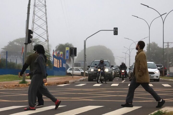 Duas frentes frias devem atingir MS e podem derrubar temperaturas nas próximas semanas