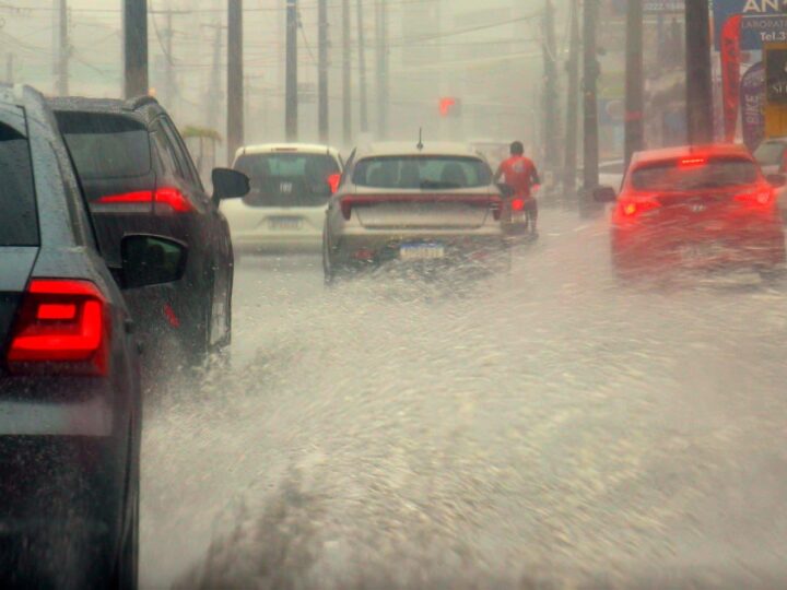 Inmet renova alerta de tempestades e Defesa Civil mantém aviso de risco até quinta-feira em Campo Grande