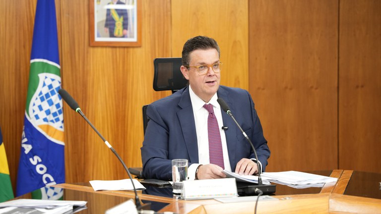 Ministro Wolney Queiroz critica reforma da Previdência e promete zerar fila do INSS até o fim do ano
