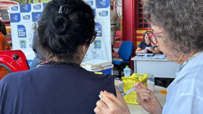Campo Grande amplia vacinação contra gripe com drive-thru e unidades em horário estendido
