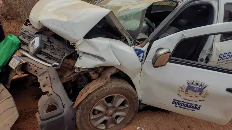 Colisão com carro oficial deixa idoso morto e quatro servidores feridos