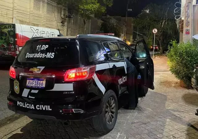 Jovem de 16 anos é executado a tiros dentro de residência na frente do filho e da esposa