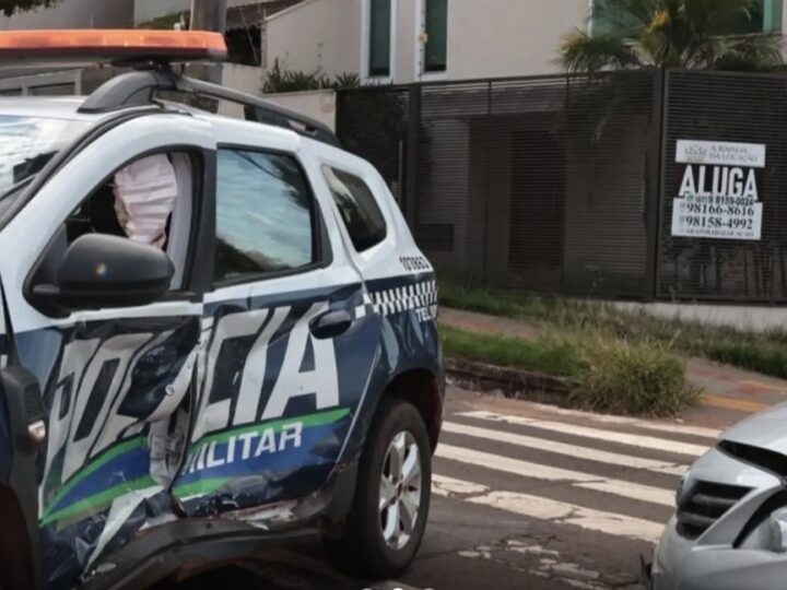 Viatura da PM bate em carro durante deslocamento para atender ocorrência em Campo Grande