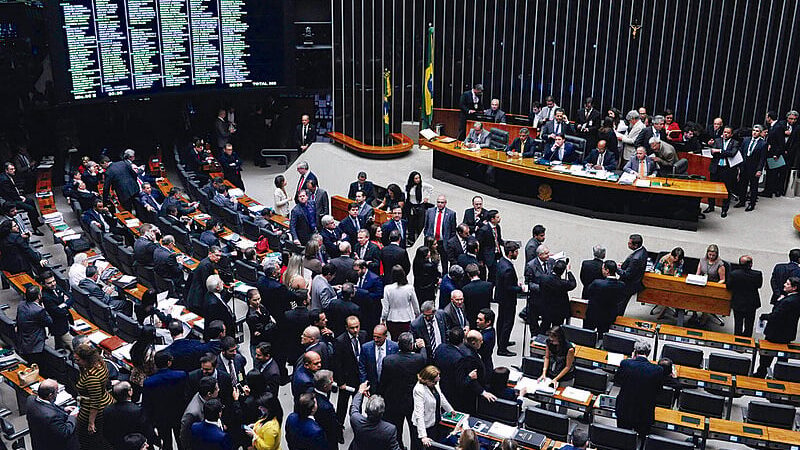 Comissão pode votar PEC que acaba com escala 6×1 após sessão relâmpago na Câmara