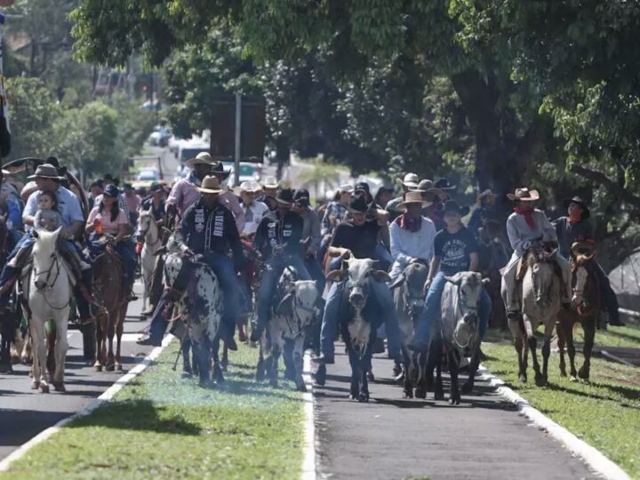 Cavalgada abre Brasileirão do Laço Comprido com tradição, provas e shows em Campo Grande