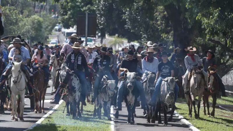 Cavalgada abre Brasileirão do Laço Comprido com tradição, provas e shows em Campo Grande