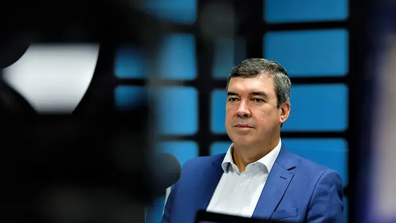 Pesquisa aponta Eduardo Riedel com 46,6% e vantagem para vencer no 1º turno em MS