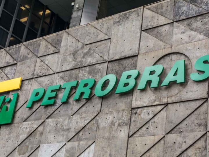 Petrobras reajusta gasolina, mas subsídio do governo reduz impacto ao consumidor