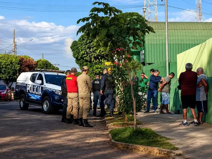 Homem é preso com faca e cocaína após tentar agarrar alunos em escola de Miranda