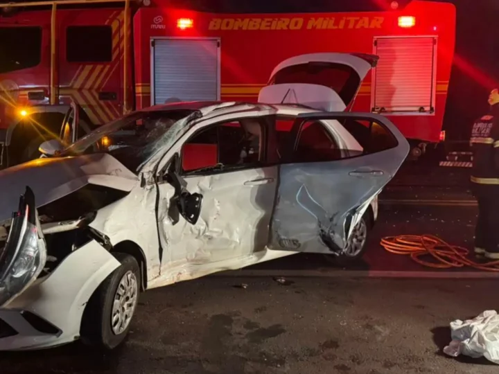 Mulher fica ferida após colisão entre carreta, carro e moto na BR-163 em Campo Grande