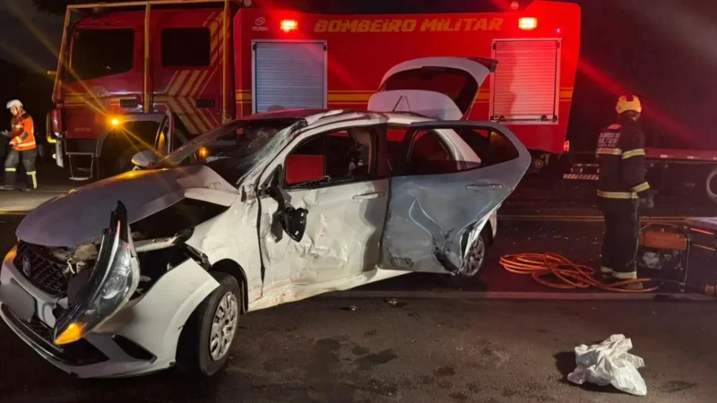 Mulher fica ferida após colisão entre carreta, carro e moto na BR-163 em Campo Grande