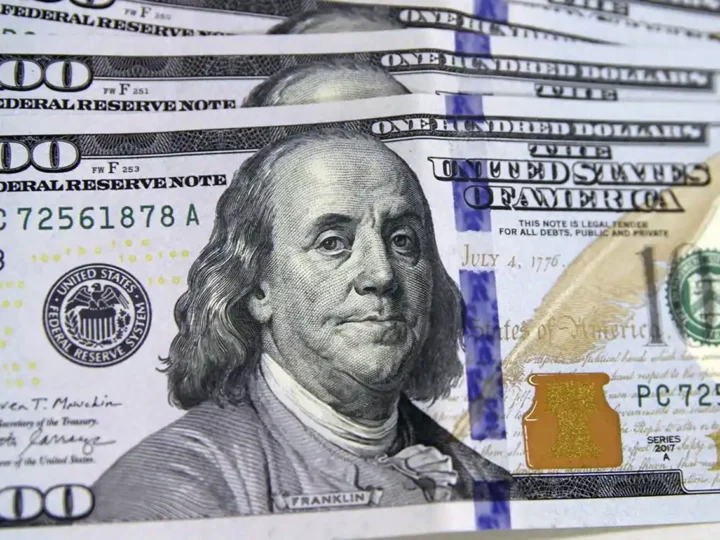 Dólar cai para R$ 5,03 e Bolsa fecha em baixa após tensão no Oriente Médio e PEC da jornada