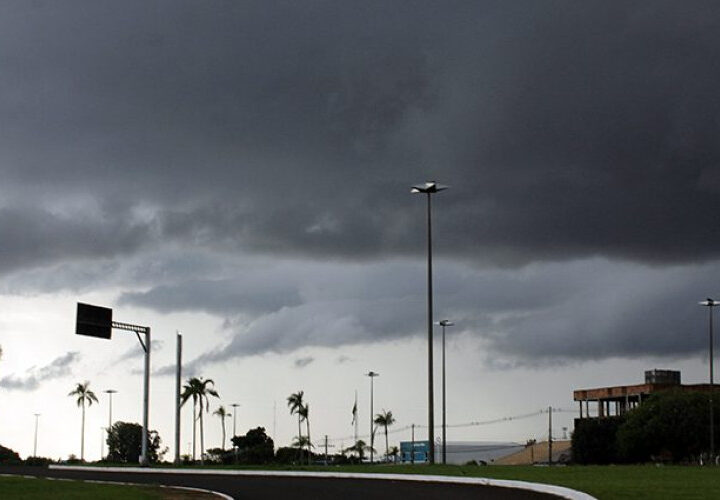 Frente fria derruba temperatura em 10°C na fronteira e leva chuva ao sul de Mato Grosso do Sul
