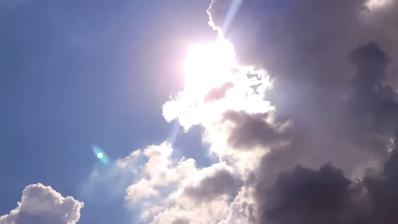 Domingo começa com 17°C, mas calor predomina e máxima chega a 34°C