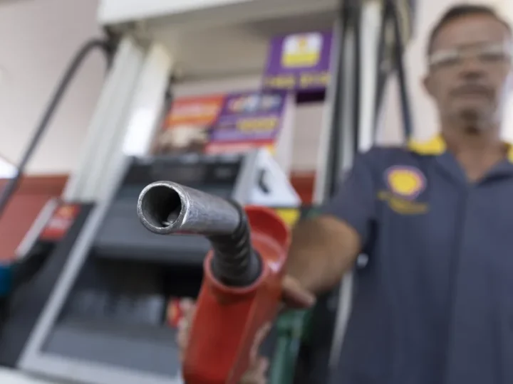 Petrobras reduz preço do diesel e combustível fica mais barato a partir desta segunda
